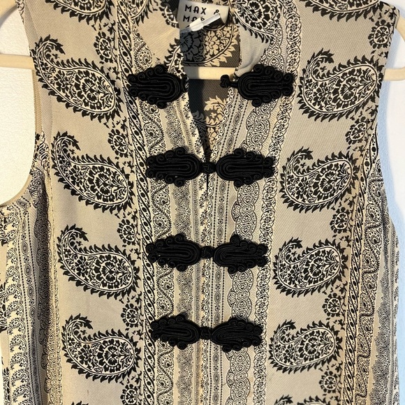 Max & Mabel short sleeve blouse with embellished closures - Picture 2 of 8